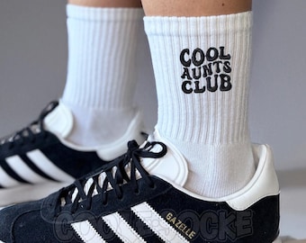 Socken bestickt | Cool Aunts Club Icon 113 | für Sie, Ihn, Kinder | Gr. 27-50 | Baumwolle | Schwarz & Weiß | Geschenk Tante, Lustige Tante
