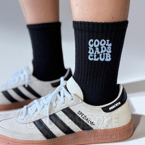 Socken bestickt | Cool Dads Club Icon 93 | für Sie, Ihn, Kinder | Gr. 27-50 | Baumwolle | Schwarz & Weiß | Schönes Geschenk Papa, Vatertag Bild 2