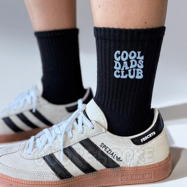 Socken bestickt | Cool Dads Club Icon 93 | für Sie, Ihn, Kinder | Gr. 27-50 | Baumwolle | Schwarz & Weiß | Schönes Geschenk Papa, Vatertag Bild 2
