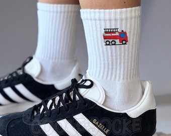 Socken bestickt | Feuerwehr Auto Icon 96 | für Sie, Ihn, Kinder | Gr. 27-50 | Baumwolle | Schwarz & Weiß | Geschenk Feuerwehrmann/Frau
