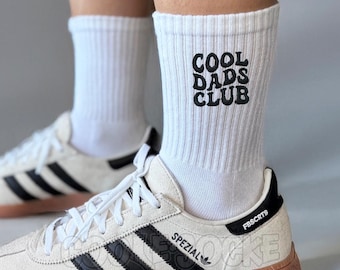 Socken bestickt | Cool Dads Club Icon 93 | für Sie, Ihn, Kinder | Gr. 27-50 | Baumwolle | Schwarz & Weiß | Schönes Geschenk Papa, Vatertag