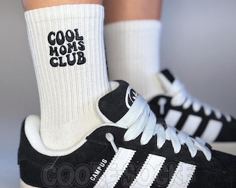 Socken bestickt | Cool Moms Club Icon 90 | für Sie, Ihn, Kinder | Gr. 27-50 | Baumwolle | Schwarz & Weiß | Schönes Geschenk Mama, Muttertag