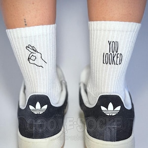 Socken bestickt | Reingeguckt Icon 83 | für Sie, Ihn, Kinder | Gr. 27-50 | Baumwolle | Schwarz&Weiß | Lustiges Geschenk Freunde, Lol,Fingers