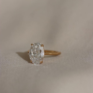 Oval Moissanite Verlobungsring, Versteckter Halo Diamant Ring, 14K Gelbgold Jubiläumsgeschenk, personalisierter Ehering, Versprechen Geschenk für Sie
