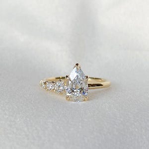 Teardrop Pear Moissanite Ring, Pear Engagement Ring, Anniversary Ring for Women in 10K 14K Solid Gold, Personalized Gift, Wedding Jewelry