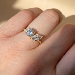 Anel de noivado Toi Et Moi, anel de diamante com duas pedras, anel de casamento redondo e marquise, presente personalizado de aniversário em ouro amarelo 14K para ela