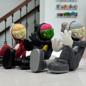 KAWS キーホルダー オリジナルフェイク KAWS OriginalFake × MEDICOM TOY 'PASSING THROUGH KEYHOLDER
