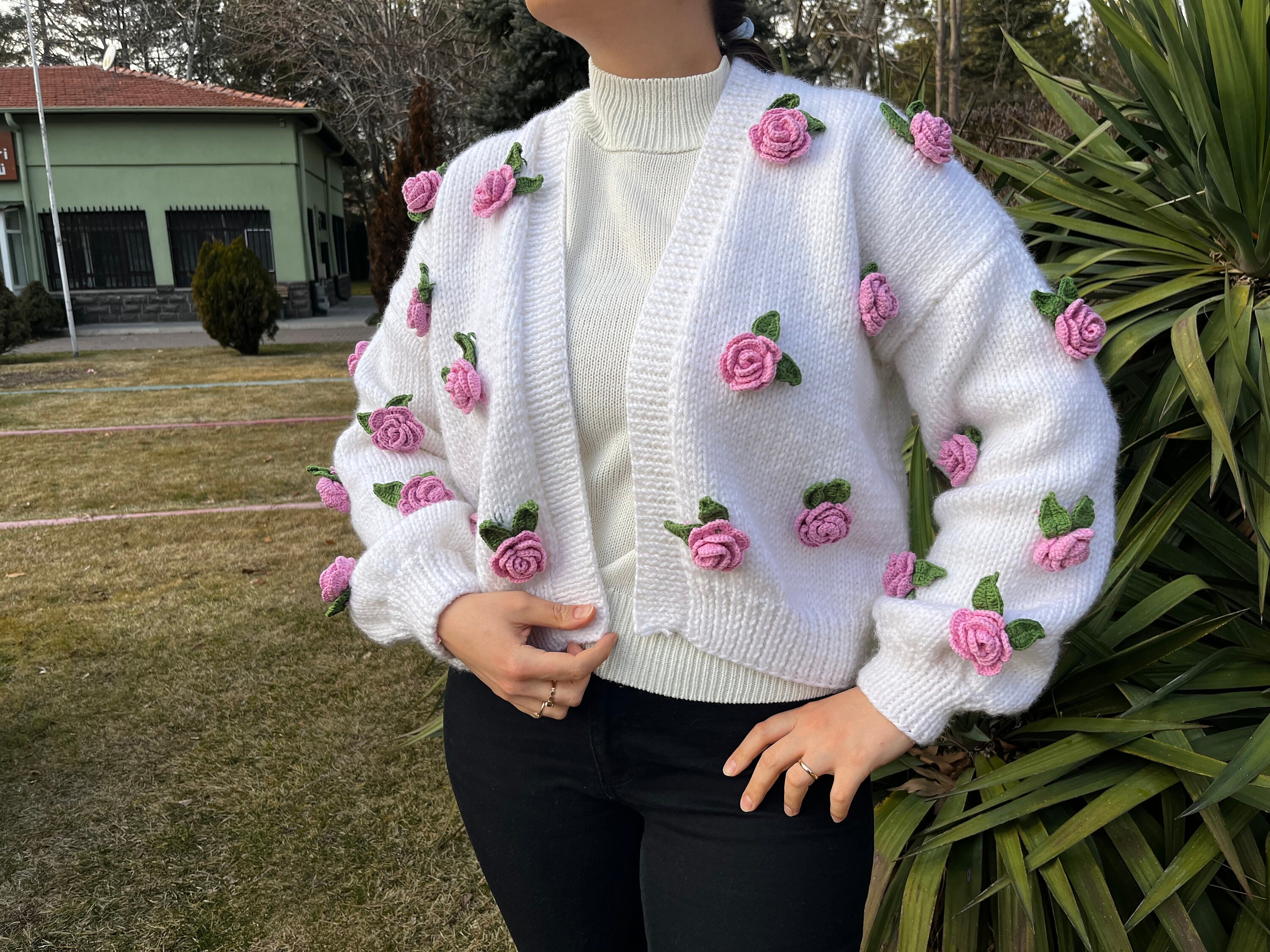 トップス Rose flower motif cardigan pink Leilayca Pink Roses Cardigan , Chunky Cropped Cardigan for