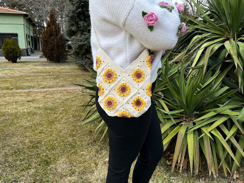 Sunflower Crochet Bag, Granny Square Daisy Bag, Floral Aesthetic Bag, Birthday Gift image 3