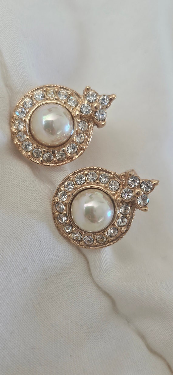 Vintage ROMAN clip on earrings