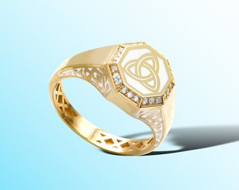 Anillo de sello celta de oro de 14 k: esmalte, circonita y grabado personalizado.