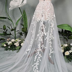Open front leaf like lace train, Removable train with lace
