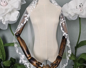 Liana, Mantilla bridal veil with leaf-like lace, Lace veil