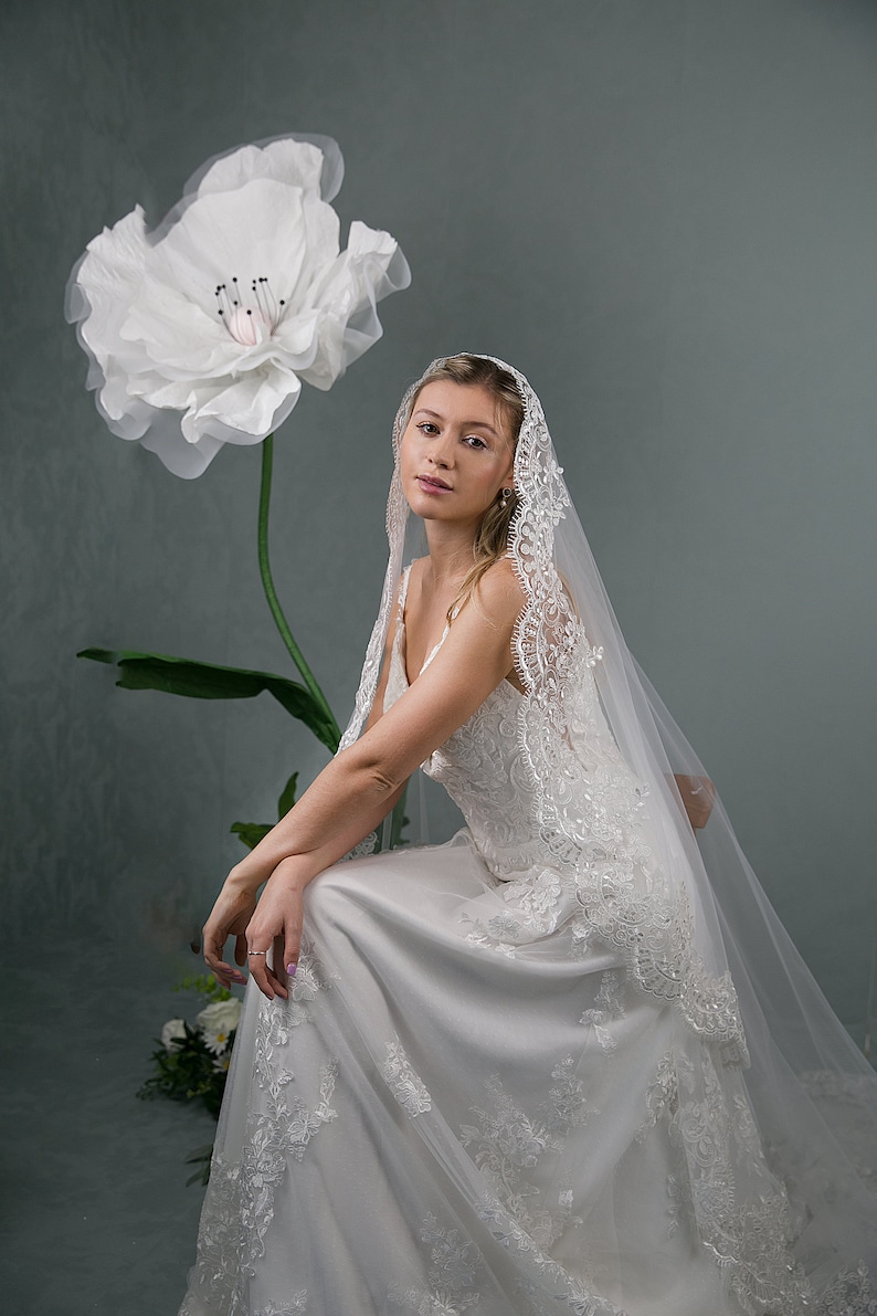 Mantilla bridal veil with lace, Lace veil, image 4
