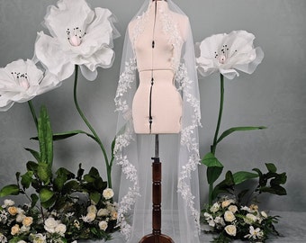 Ann-Mantilla bridal veil with lace, Lace veil,