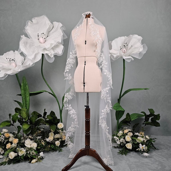Ann-Mantilla bridal veil with lace, Lace veil,