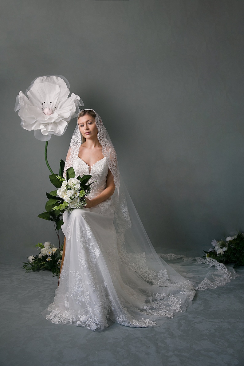 Mantilla bridal veil with lace, Lace veil, image 2