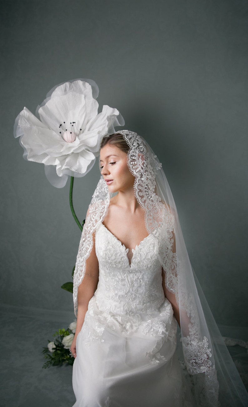 Mantilla bridal veil with lace, Lace veil, image 1