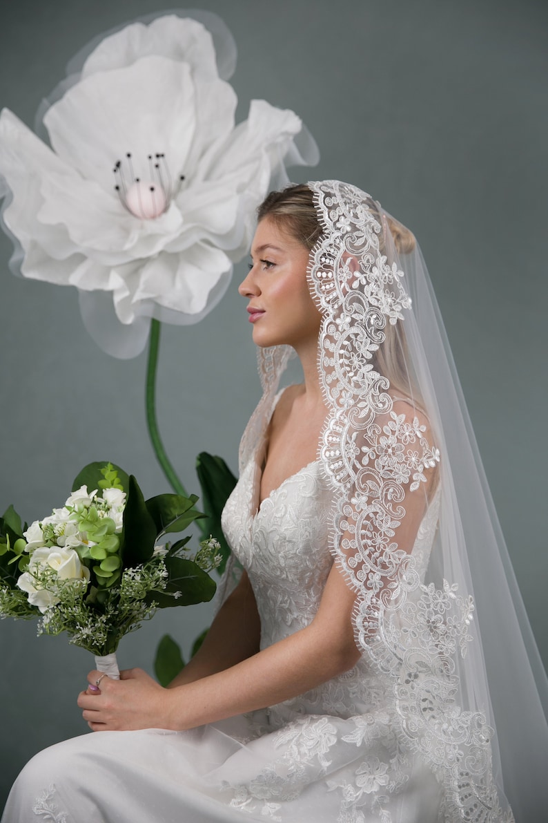 Mantilla bridal veil with lace, Lace veil, image 3