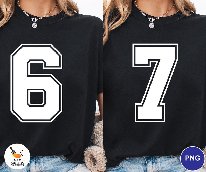 Op de afbeelding: Twee zwarte sweatshirts, elk met een groot wit nummer. E&eacute;n toont het nummer 6, de andere het nummer 7. Beide nummers hebben een vetgedrukt, omlijnd ontwerp. De sweatshirts worden door een persoon gedragen, met een zichtbare ketting.