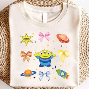 Maglietta Toy Story Pizza Planet, Maglietta Disney Pizza Planet, Maglietta Pizza Lover, Maglietta Toy Story Alien, Maglietta Disney Trip, Maglietta Disneyland Vacation