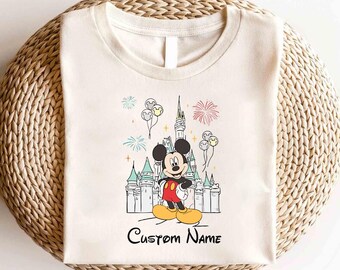 Maglietta del castello di Topolino e i suoi amici, maglietta con nome personalizzato Disney, maglietta di Topolino, maglietta del Regno Magico, maglietta delle vacanze Disney, maglietta del viaggio Disney
