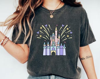 Camiseta con el castillo de acuarela de Disney, camiseta con el castillo de acuarela, camiseta con el reino mágico, camiseta con el viaje de las niñas de Disney, camiseta con el castillo de acuarela de Minnie Mouse