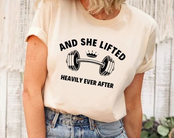 Y ella levantó mucho para siempre camisa, camisa de entrenamiento divertido, camisa de levantamiento de pesas, camisa de levantamiento de mujeres, camisa de gimnasio para mujeres, regalo de fitness para mujeres