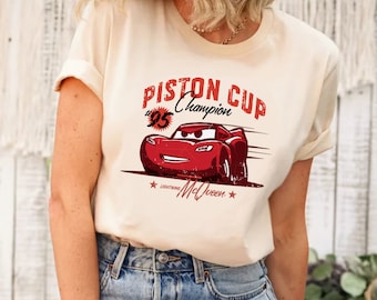 Camicia Disneyland retrò Saetta McQueen 95, Camicie per le vacanze Disneyworld della famiglia Cars, Camicia Piston Cup, Camicia per le vacanze in famiglia Cars, Auto Disney