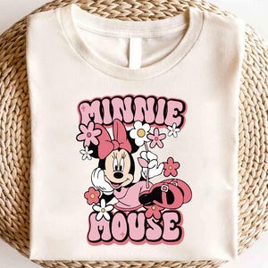 Camiseta com estampa de flor rosa da Minnie Mouse da Disney, camiseta da Minnie da Disney, camiseta vintage da Minnie, camiseta da viagem das meninas da Disney, camiseta do Mickey e seus amigos da Disney