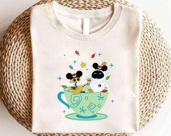 Camiseta de taza giratoria de Disney Wall-E y Eva, camiseta familiar de Disney, camiseta de parejas de Wall-E y Eva, camiseta de Disney Wall-E, camiseta con gorra de Mickey