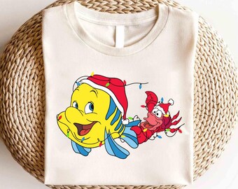 Camiseta con luces navideñas de Disney Santa Flounder y Sebastian, camiseta navideña de La Sirenita, camiseta navideña de Disney Ariel, camiseta de fiesta navideña
