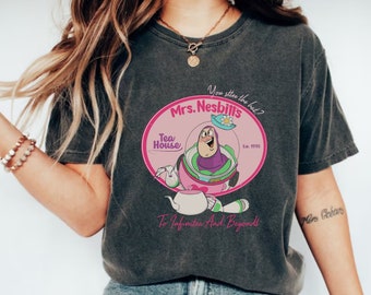 Buzz Lightjahre Mrs Nesbitts Teehaus zur Unendlichkeit und darüber hinaus Shirt, Buzz Lightjahre Shirt, Mrs Nesbitts Teehaus Shirt, Toy Story Shirt
