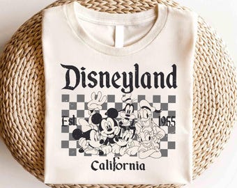 Camiseta de Mickey y sus amigos de Disneyland, California, fundada en 1955. Camiseta de Mickey y sus amigos. Camiseta de Mickey. Camiseta de viaje familiar a Disney. Camiseta de Magic Kingdom.