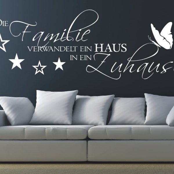 Wandtattoo Wohnzimmer Spruch - Die Familie verwandelt ein HAUS in ein Zuhause. | Wandsticker & Wandaufkleber Sprüche für Wohnstube oder Flur