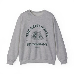 Emma M Lion Sweatshirt mit Rundhalsausschnitt - Reed and Rite in St Crispian's, London, bestes Merch-Geschenk für Bücherfans, Vintage-Vibe des viktorianischen Zeitalters Bild 4