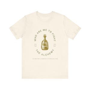 Maglietta Emma M Lion - Regalo per gli amanti dei libri e i fan di Unselected Journals - Islington, Hawkes, Pierce e Lion Tee, maglietta unisex, Alchemy