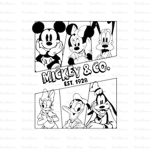Puede incluir: Ilustración de dibujos animados en blanco y negro de Mickey Mouse, Minnie Mouse, Donald Duck y Goofy. La ilustración está en estilo de cómic con un título que dice "Mickey & Co. Est. 1928".
