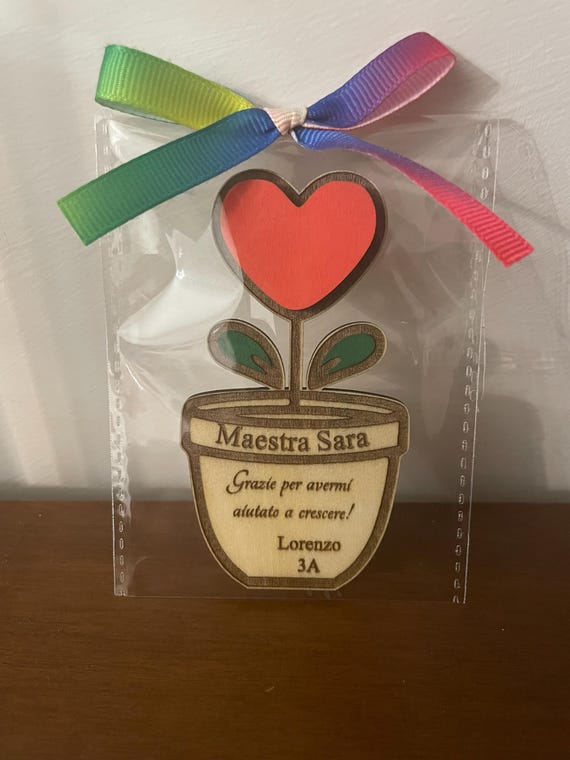 End-of-year gift for teachers: wooden magnet