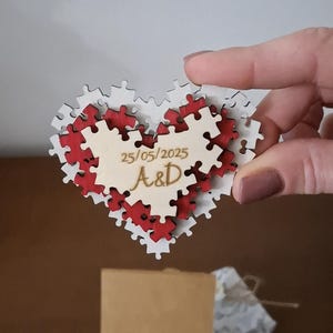 Bomboniere Matrimonio- Calamite in Legno personalizzate "Puzzle di cuori"