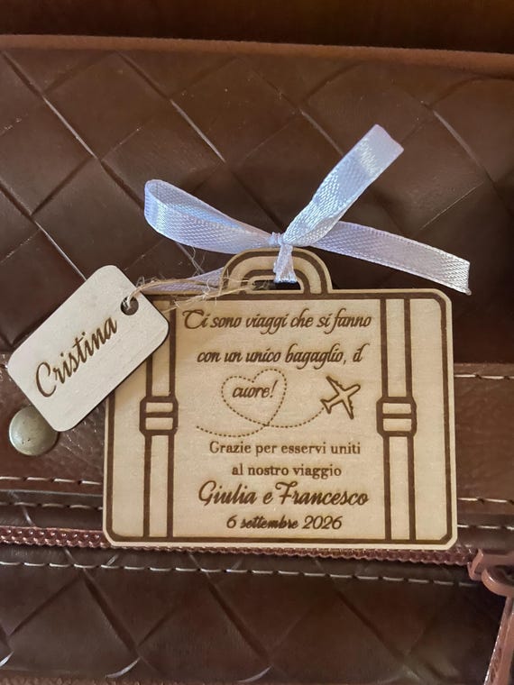 Personalized Wedding Place Card with Guest Name – Wooden Suitcase Magnet
