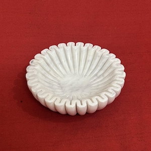 Decorative Marble Ruffle Bowl with Antique Scalloped Edge – Ideal for Fruits, Rings, Flowers, Urli, Wedding & Housewarming Gift