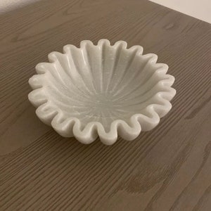 White Makrana Marble Floral Urli – Handcrafted Decorative and Designer Bowl for Fruit & Flowers, Elegant Home Décor Gift