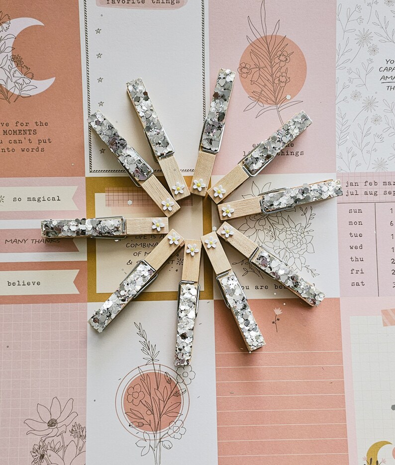 Daisy Cheer Clothespins PACK OF 10, Cheerleading Clothespins, Glitter