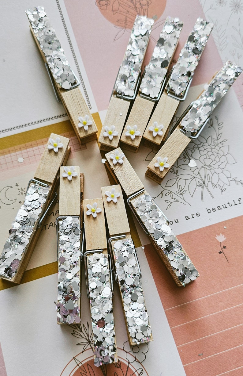 Daisy Cheer Clothespins PACK OF 10, Cheerleading Clothespins, Glitter