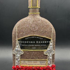 Woodford Reserve Kentucky Straight Bourbon Whiskey decanter. Hand decorated w/iconic Churchill Downs Spires. Excellent bar decor or gift!