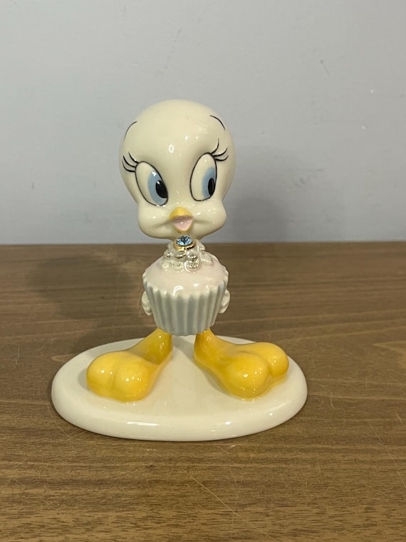 Vtg Lenox Tweety Bird Holding a Bejeweled Cupcake Figurine - Etsy