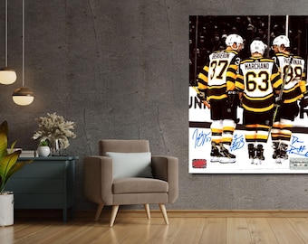 Patrice Bergeron, Brad Marchand, David Pastrnak, Boston Bruins. Lienzo impreso firmado, listo para colgar. Decoración de pared para el hogar y la cueva del hombre.