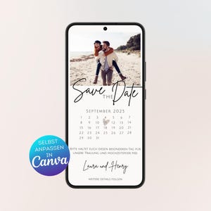 Könnte beinhalten: Eine weiße und schwarze Save-the-Date-Karte mit einem Foto eines Paares am Strand. Die Karte hat einen Kalender mit dem hervorgehobenen Datum 11. September 2025. Der Text "Save the Date" ist in einer Schreibschrift geschrieben. Die Namen "Laura und Henry" stehen unter dem Kalender. Der Text "Bitte haltet euch diesen besonderen Tag für unsere Trauung und Hochzeitsfeier frei" steht unter den Namen.