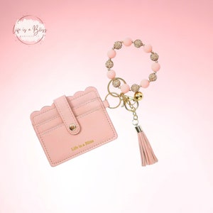 Cartera y llavero rosa para tarjetas de crédito